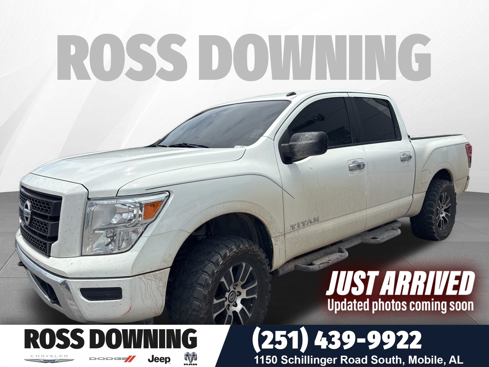 2021 Nissan Titan SV 4X4 Crew Cab's photo