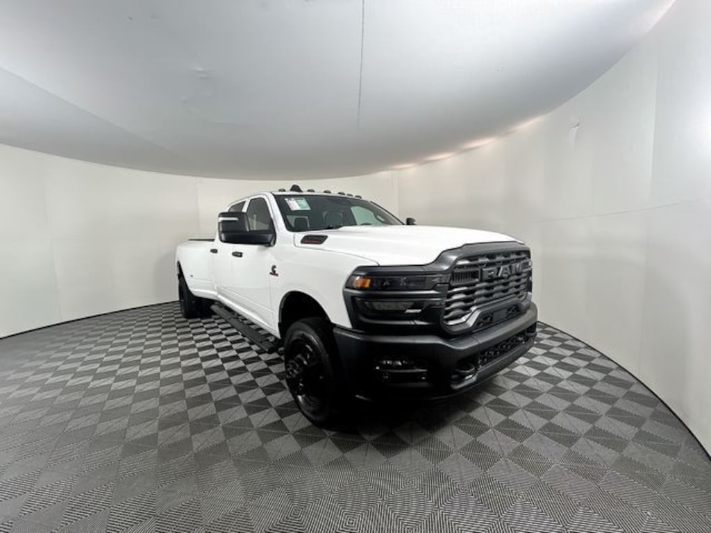 New 2026 Ram 3500 TRADESMAN CREW CAB 4X4 8' BOX Pickup