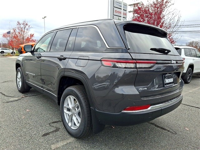 2025 Jeep Grand Cherokee Laredo X photo 3