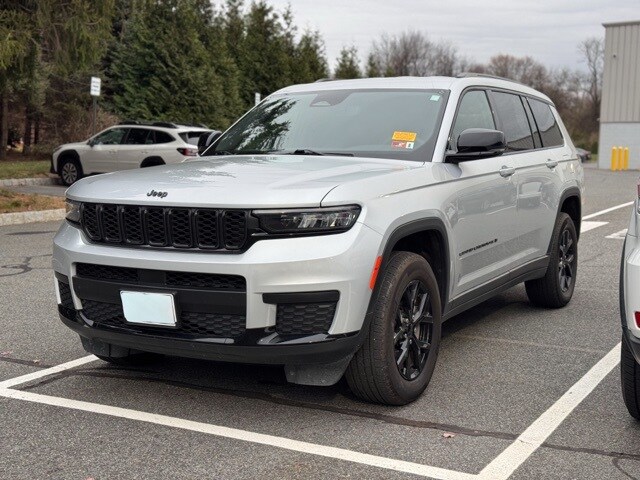 2024 Jeep Grand Cherokee Altitude photo 3