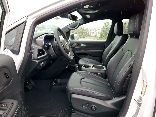 2026 Chrysler Pacifica Select - Photo 6