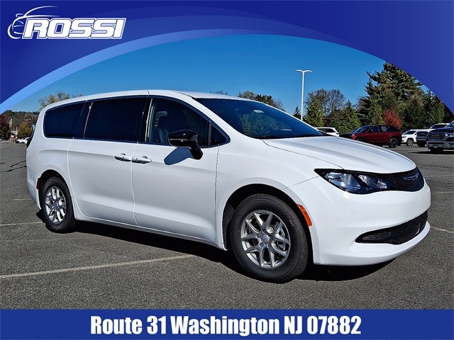 2026 Chrysler Voyager LX's photo