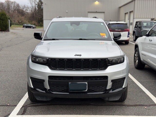 2024 Jeep Grand Cherokee Altitude photo 2