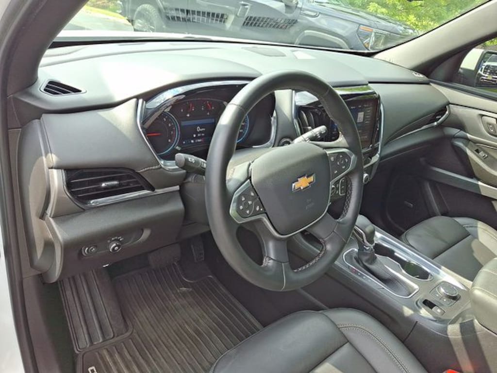 Used 2023 Chevrolet Traverse LT Leather SUV