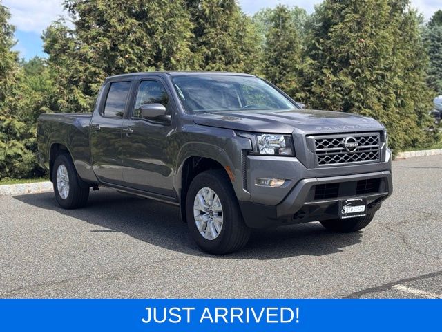 2022 Nissan Frontier SV Crew Cab 4X4 LWB's photo
