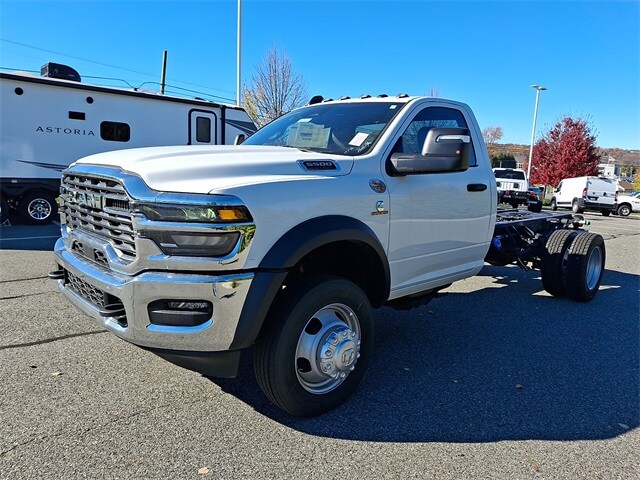 2026 Ram 5500 Tradesman photo 2
