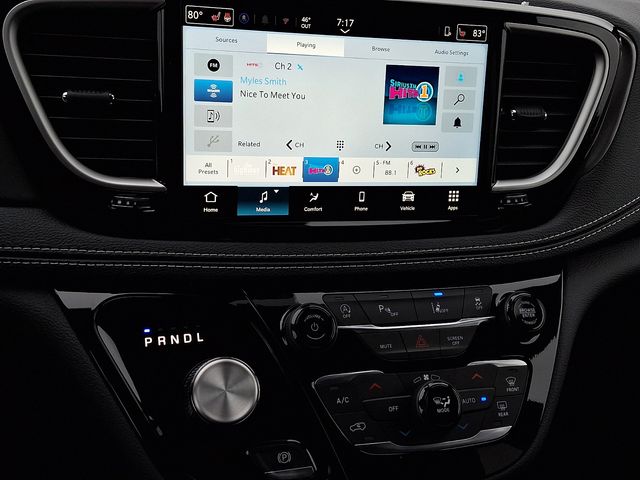 2026 Chrysler Pacifica Select - Photo 10