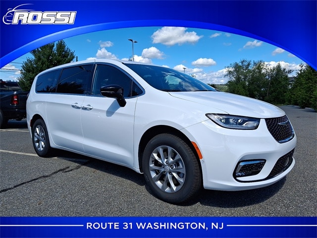 2026 Chrysler Pacifica Select's photo