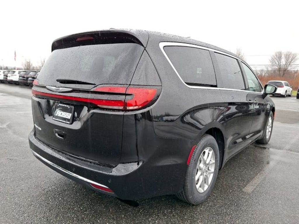 New 2026 Chrysler Pacifica Select Passenger Van
