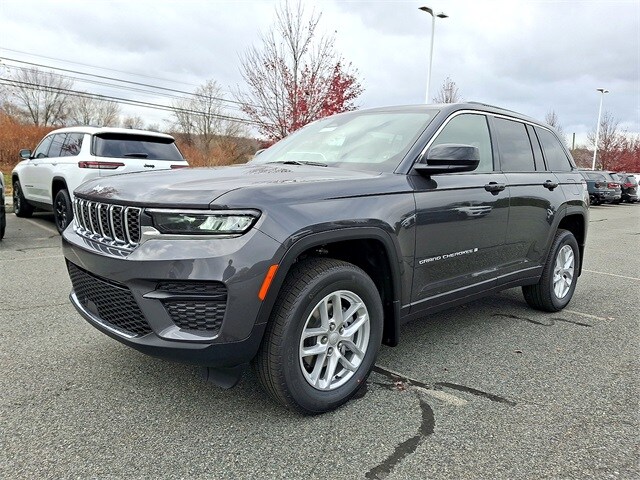 2025 Jeep Grand Cherokee Laredo X photo 2