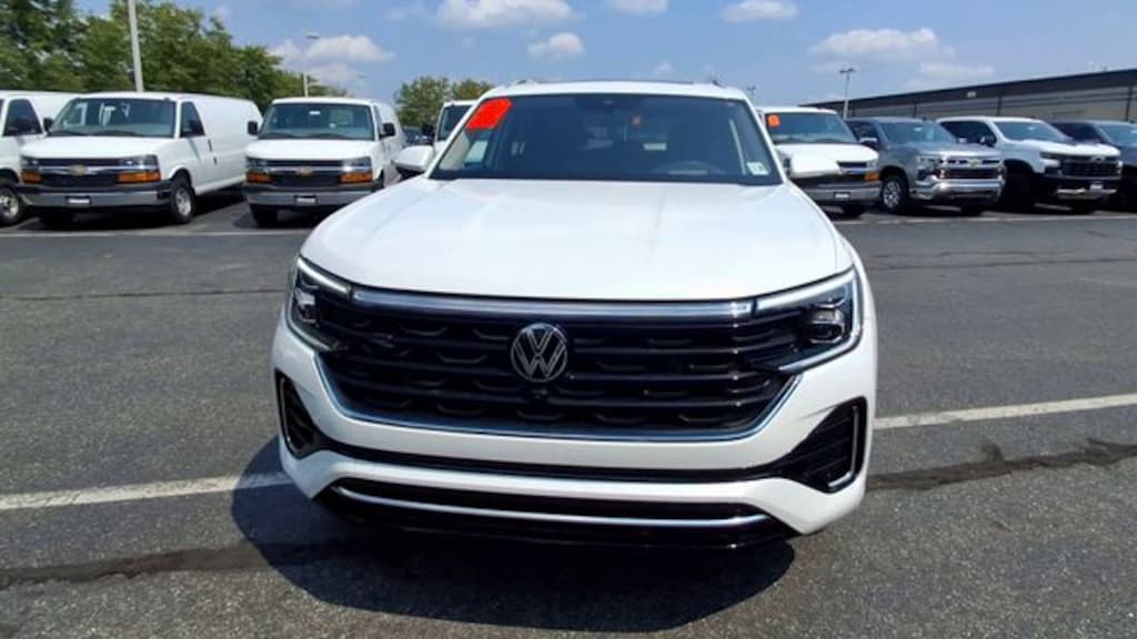 Used 2024 Volkswagen Atlas 2.0T SEL Premium R-Line SUV