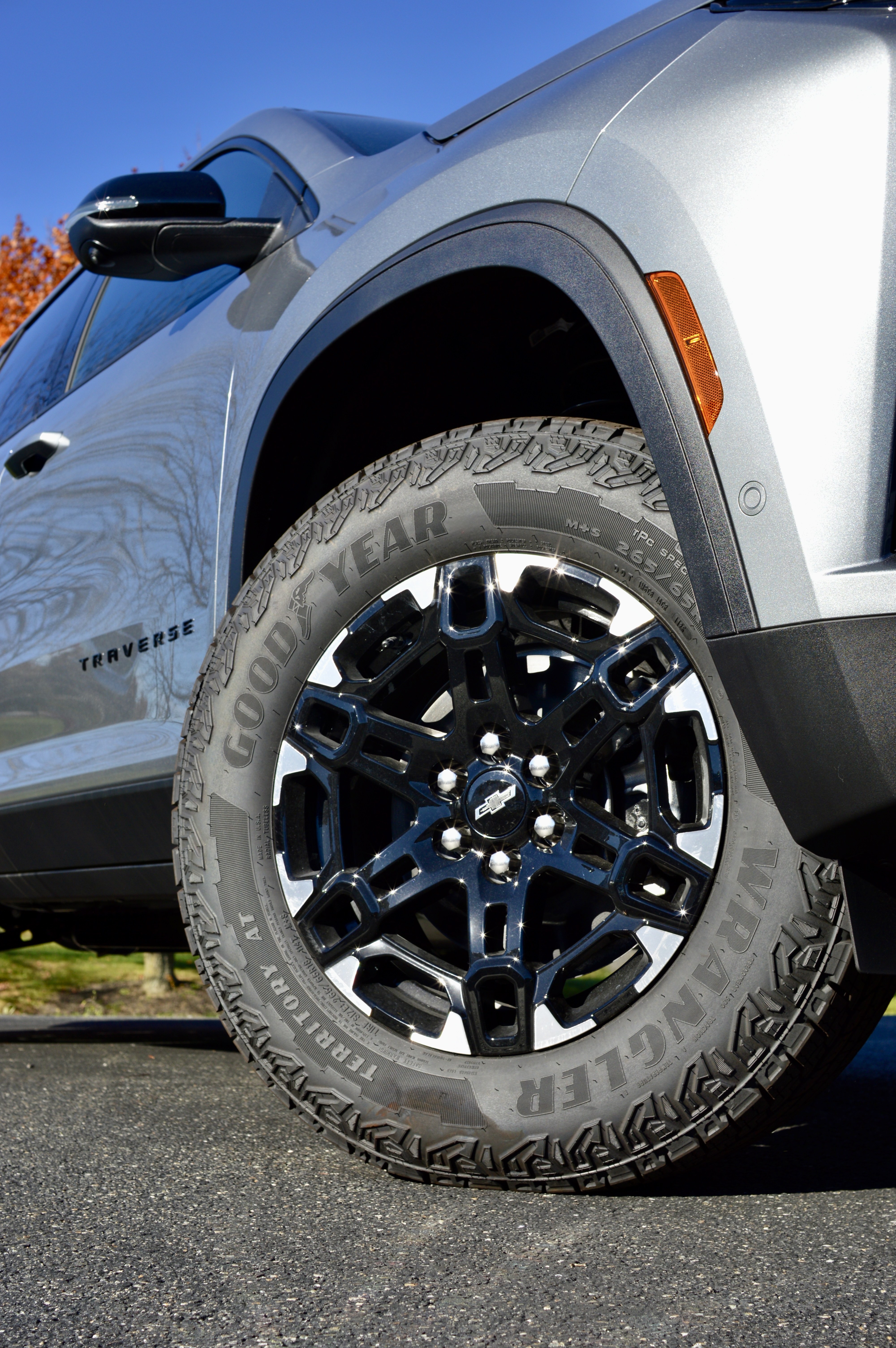Close view of the featured Traverse Z71 wheel and all-terrain tire