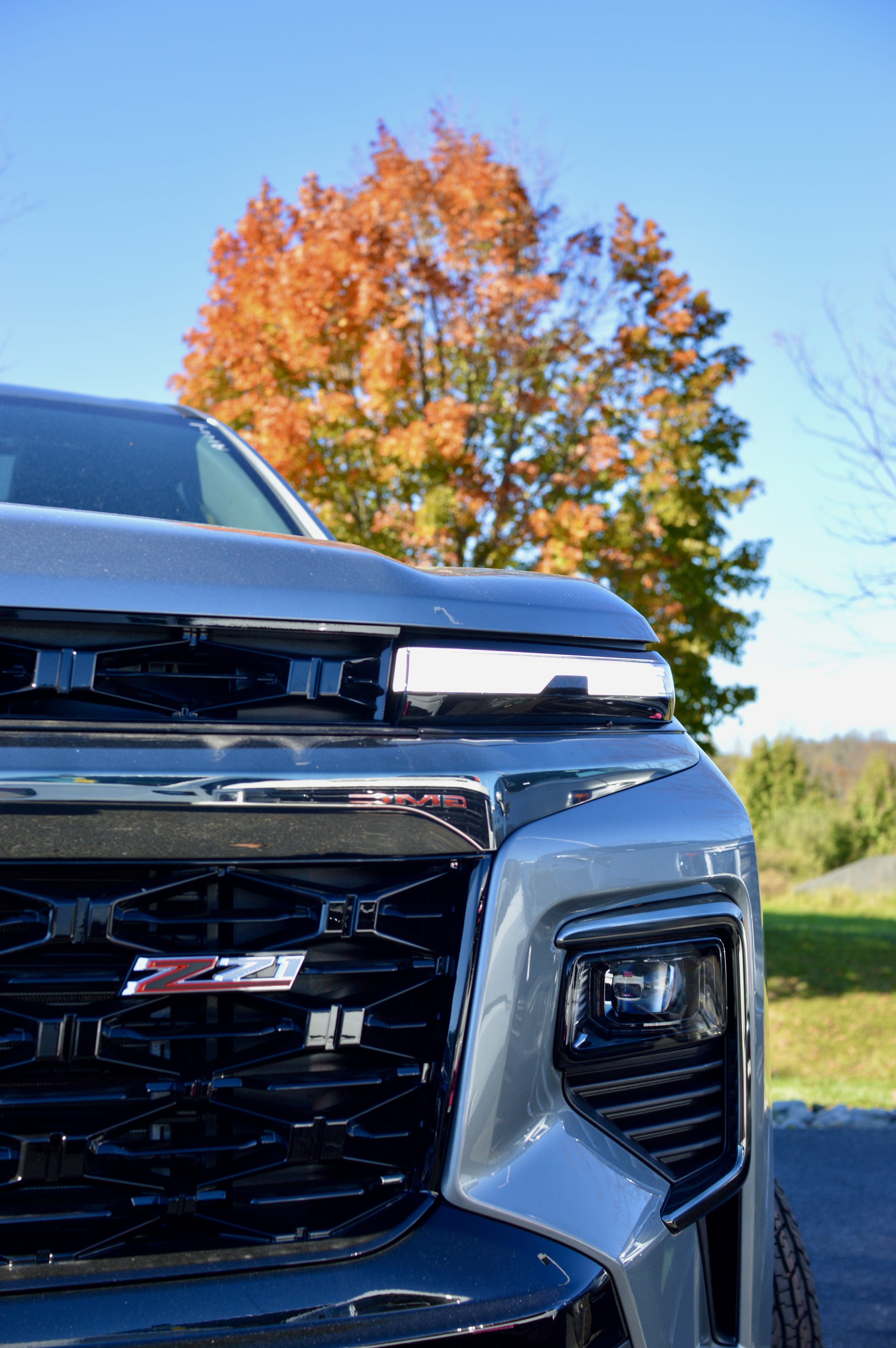 Front grille and Z71 badge on the silver Chevrolet Traverse