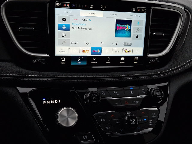 2026 Chrysler Pacifica Select - Photo 11