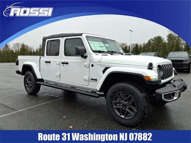 2026 Jeep Gladiator Sport S's photo