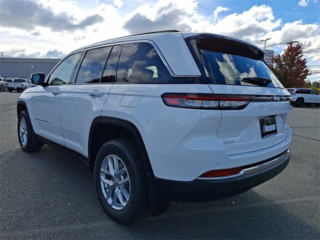 2025 Jeep Grand Cherokee Laredo X photo 2