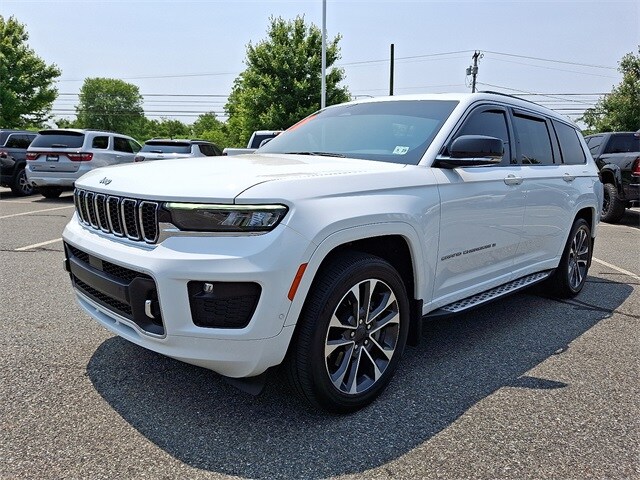 2024 Jeep Grand Cherokee Overland photo 2