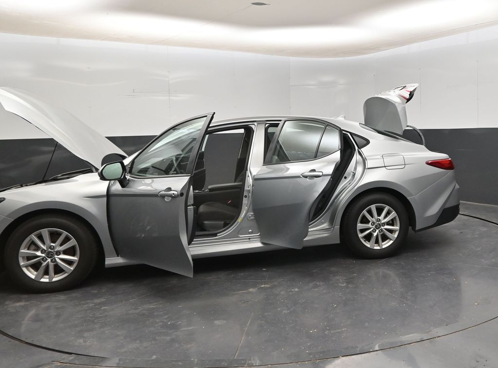 2025 Toyota Camry LE - Photo 34