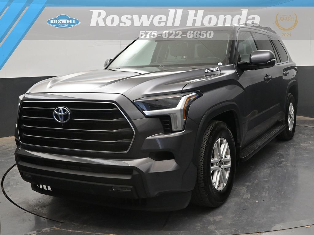 2023 Toyota Sequoia SR5 4WD i-FORCE MAX Hybrid's photo