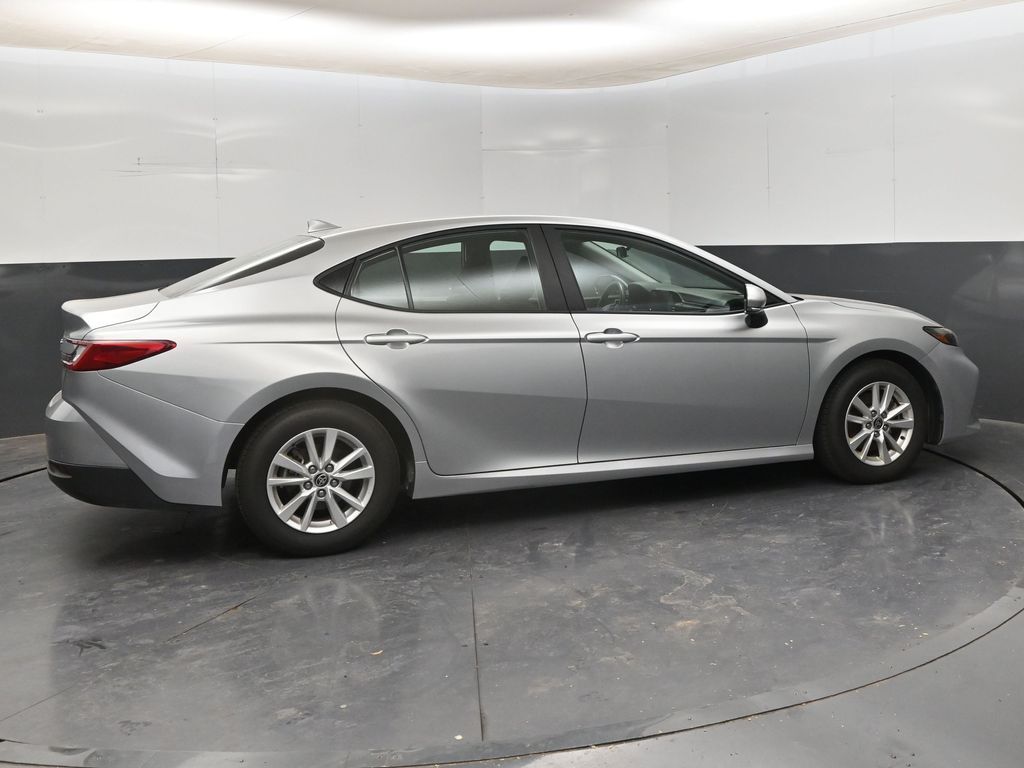 2025 Toyota Camry LE - Photo 8