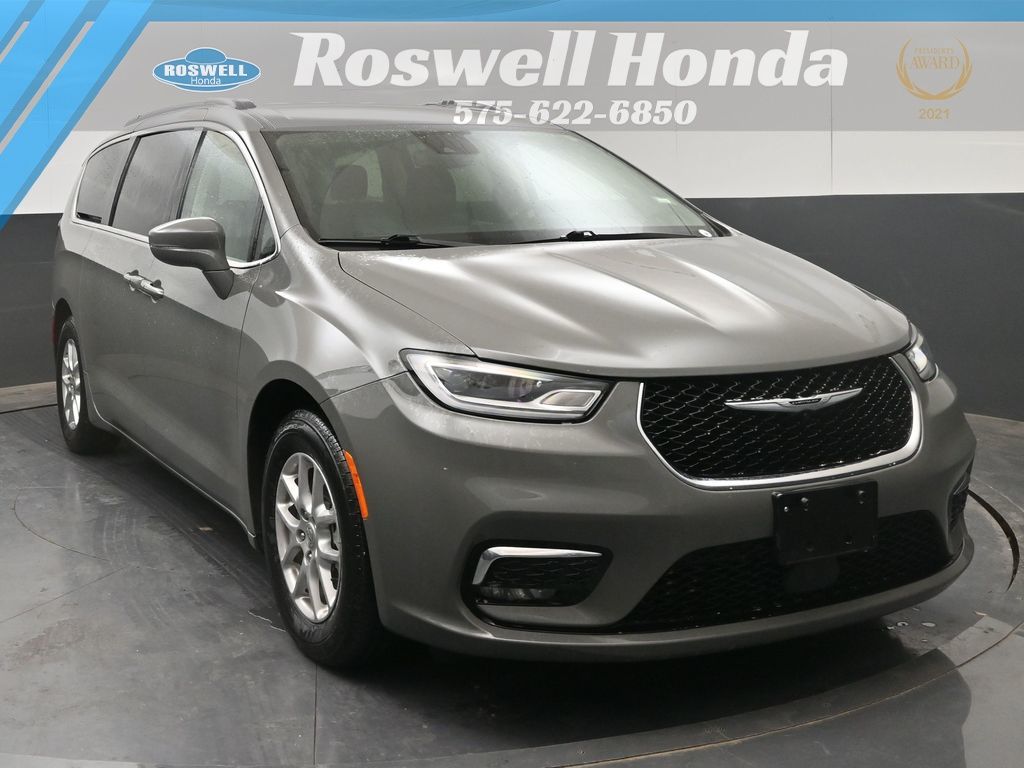 2022 Chrysler Pacifica Touring L's photo