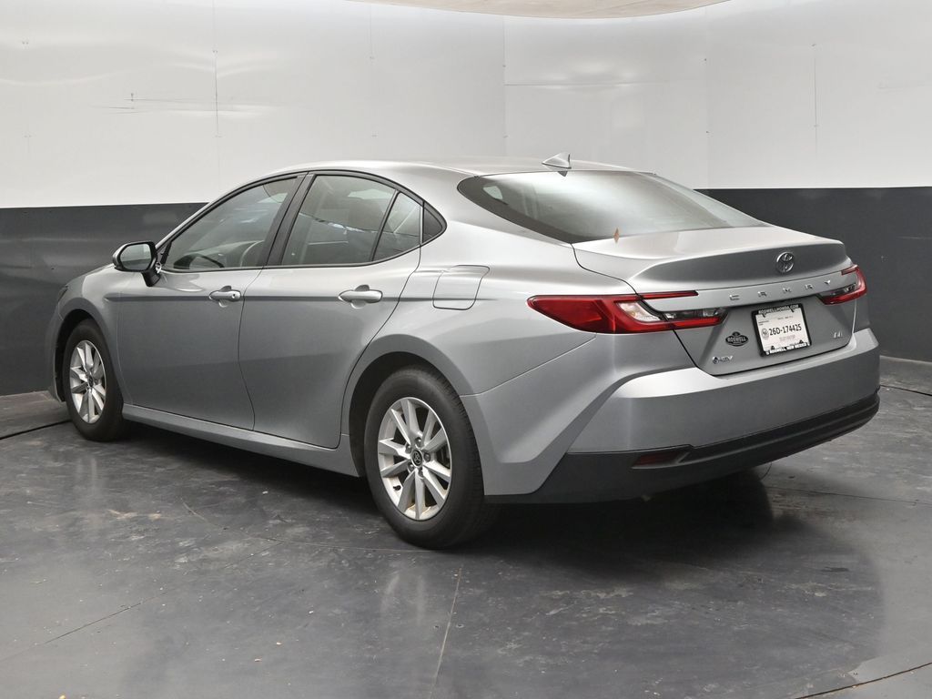 2025 Toyota Camry LE - Photo 7