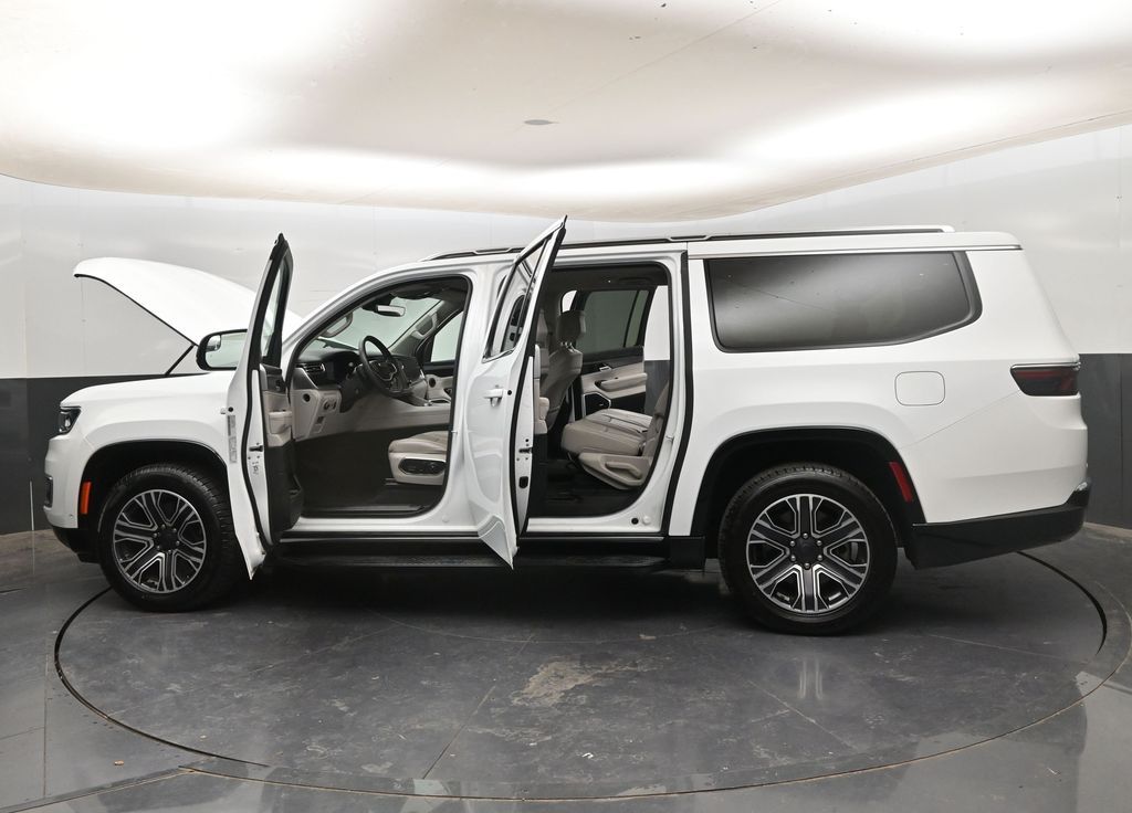 2024 Jeep Wagoneer L Series II - Photo 35