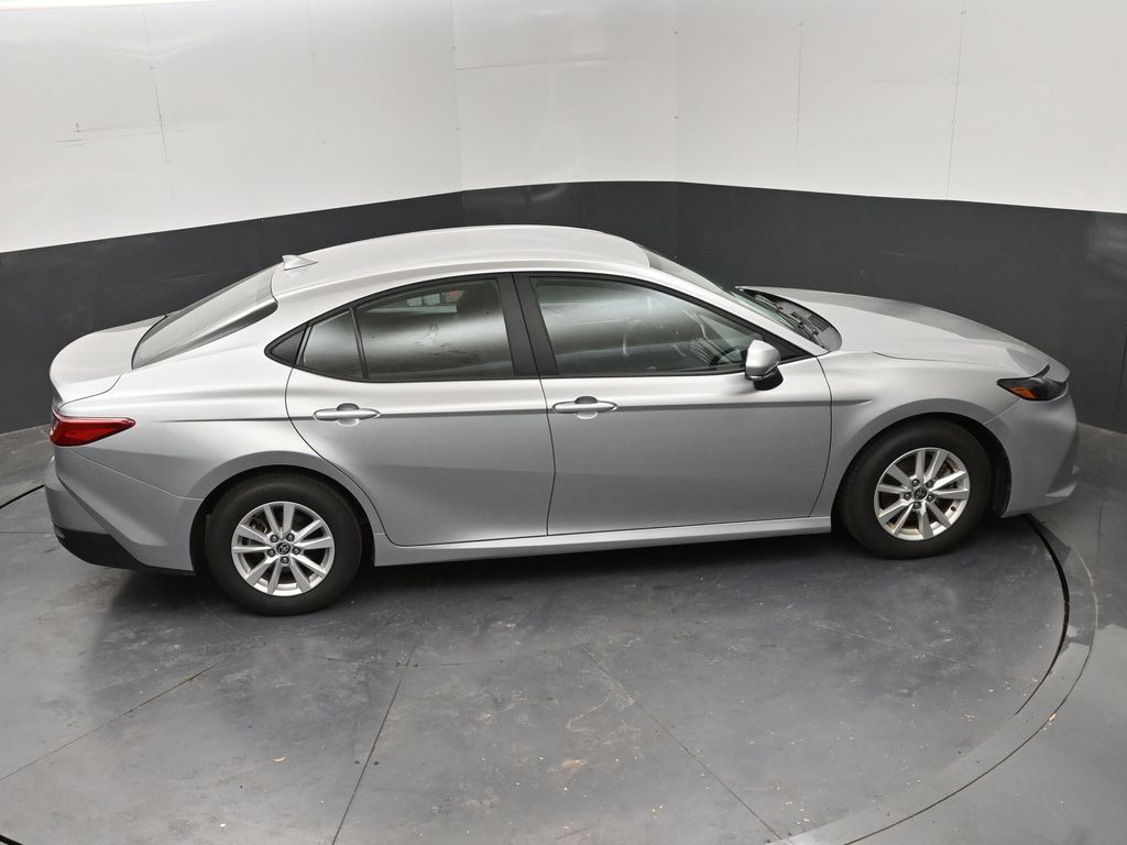2025 Toyota Camry LE - Photo 29