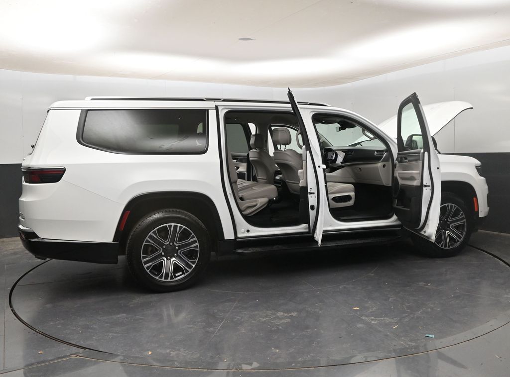 2024 Jeep Wagoneer L Series II - Photo 32