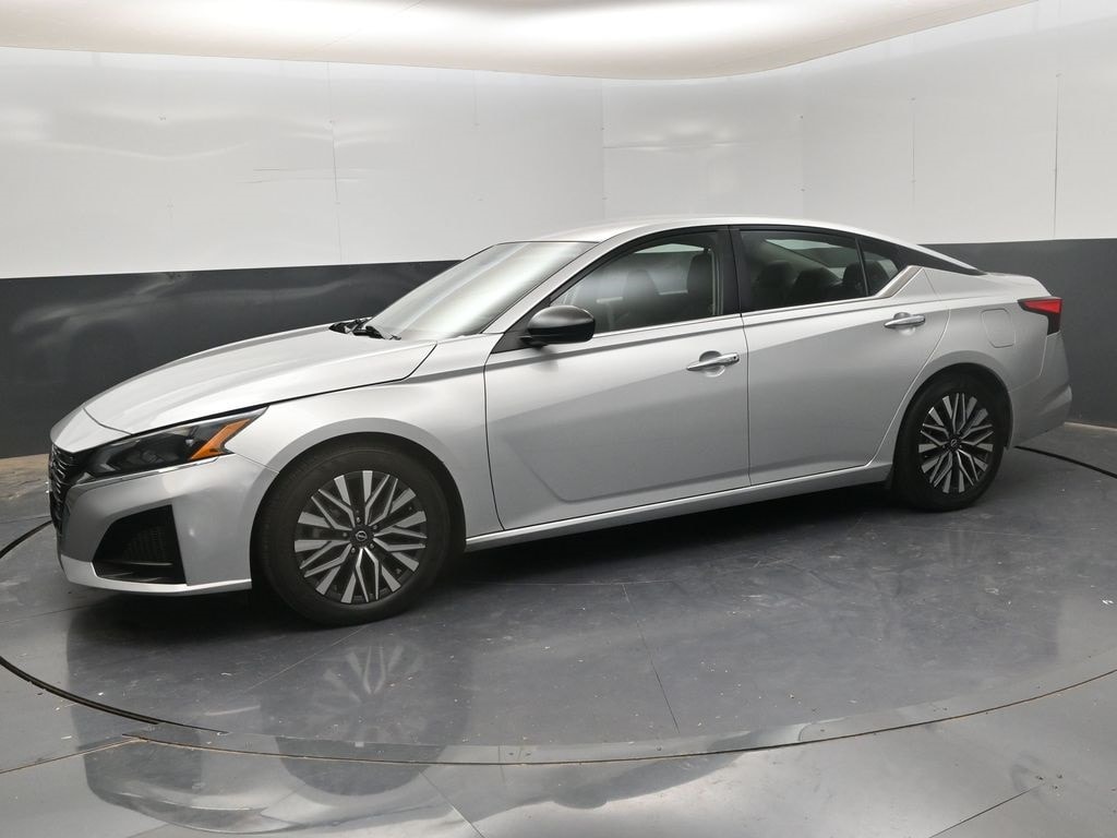 Used 2024 Nissan Altima 2.5 SV Sedan