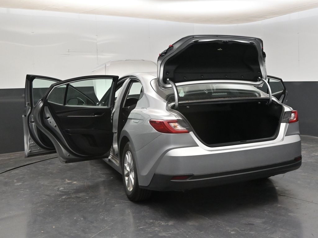 2025 Toyota Camry LE - Photo 31