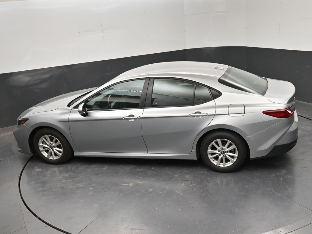 2025 Toyota Camry LE - Photo 26