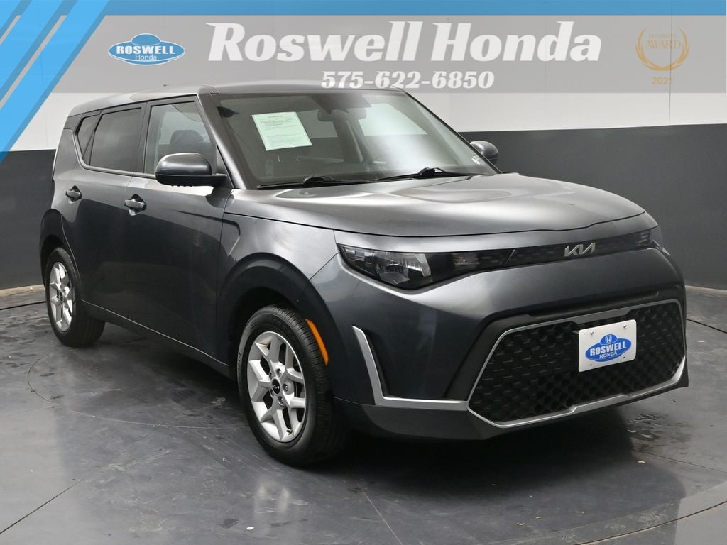 2023 Kia Soul LX's photo