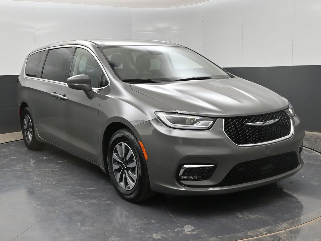 Used 2022 Chrysler Pacifica Hybrid Touring L with VIN 2C4RC1L71NR126684 for sale in Roswell, NM