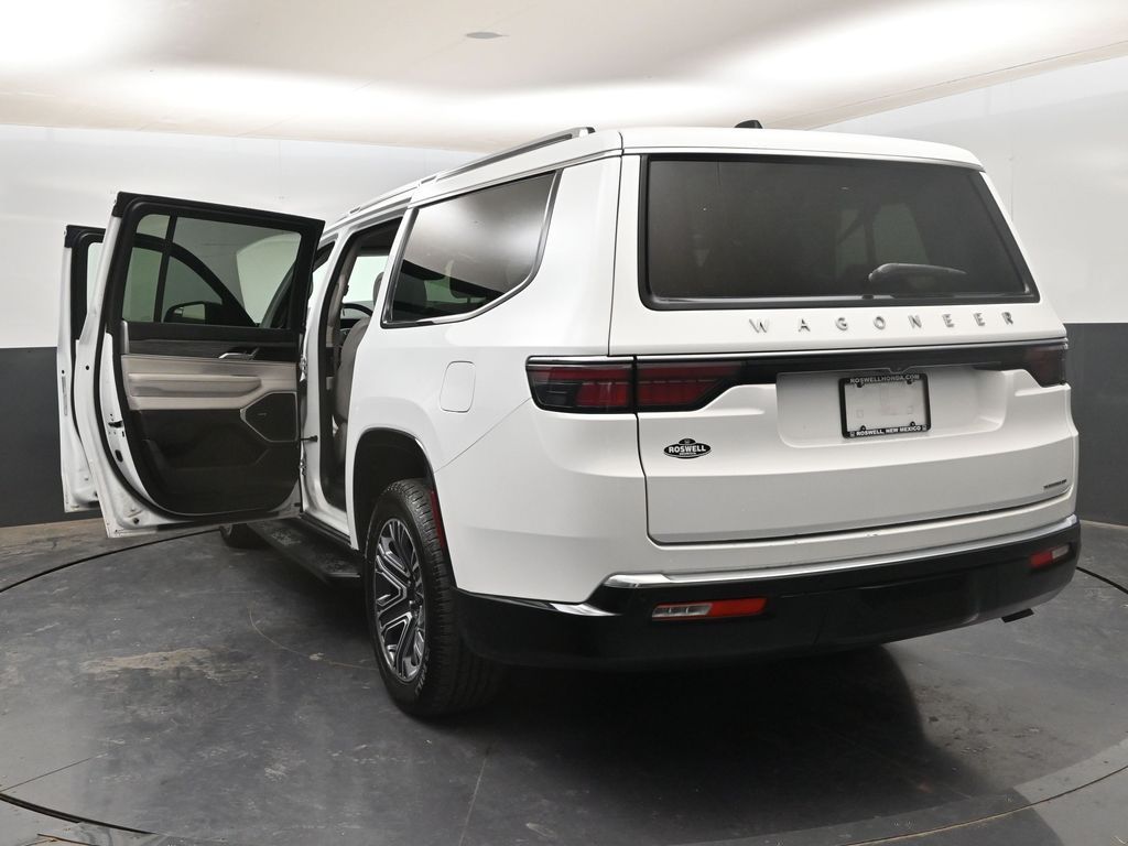 2024 Jeep Wagoneer L Series II - Photo 31