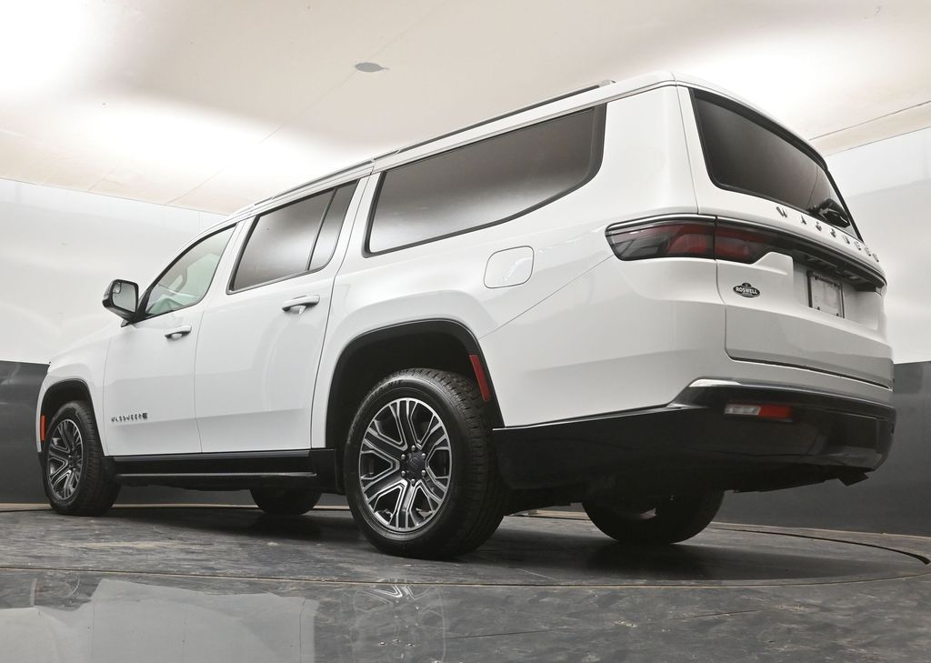 2024 Jeep Wagoneer L Series II - Photo 19