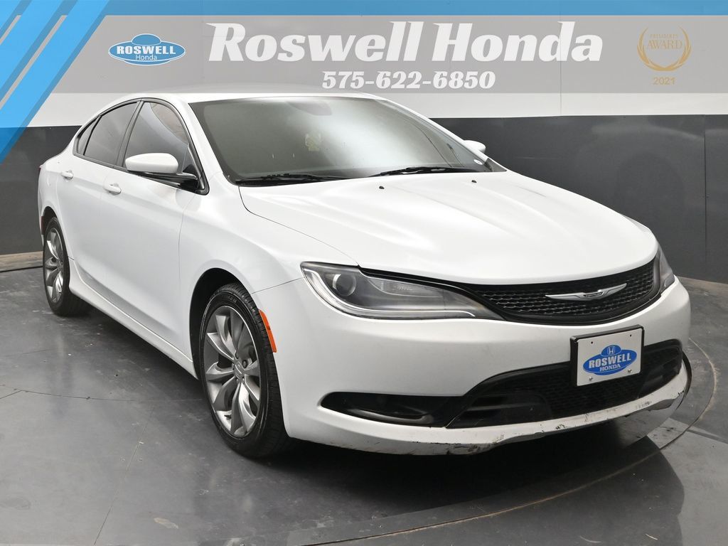 2016 Chrysler 200 S's photo