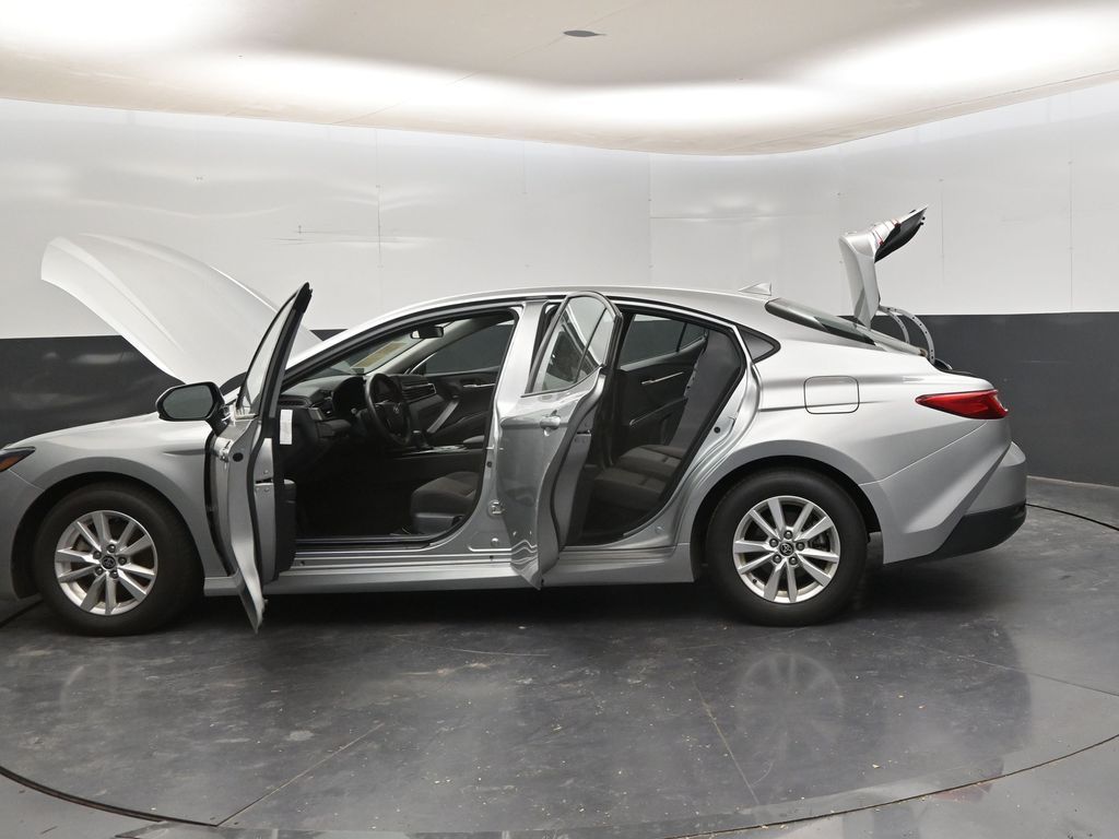 2025 Toyota Camry LE - Photo 35
