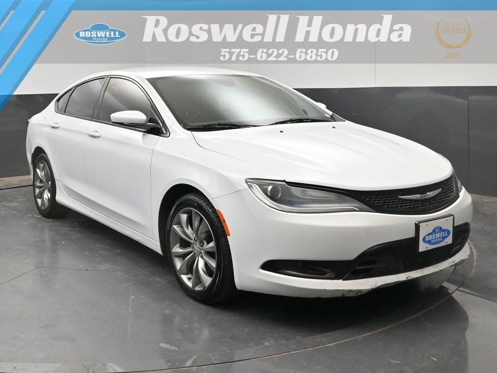 2016 Chrysler 200 S's photo