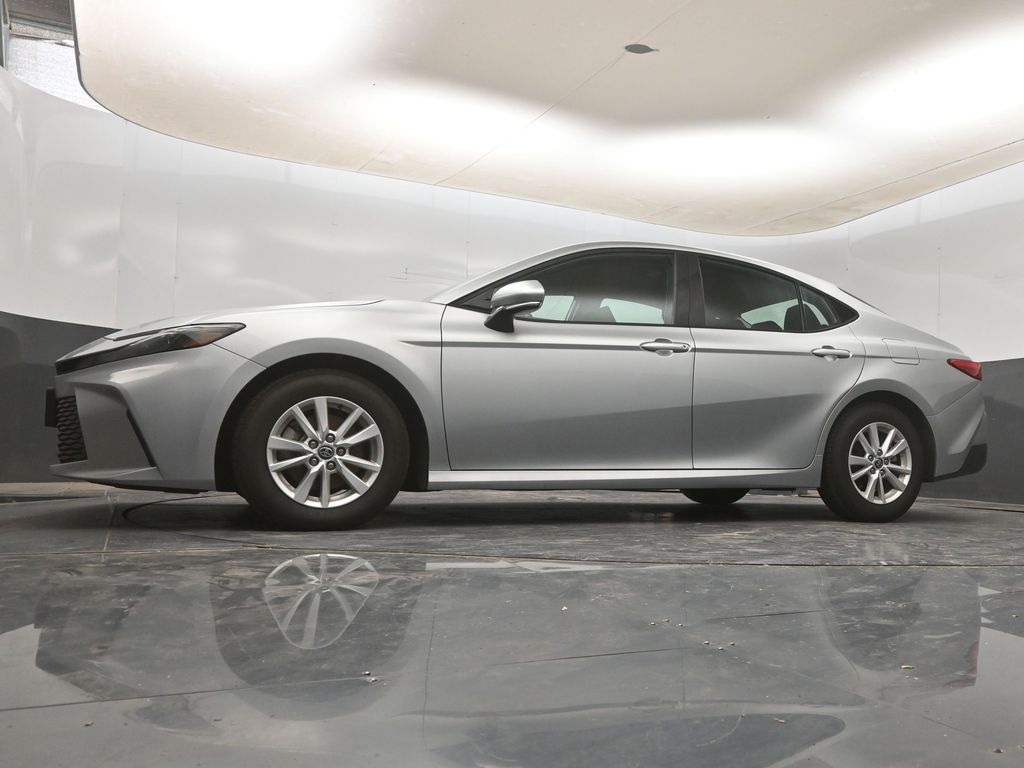 2025 Toyota Camry LE - Photo 17