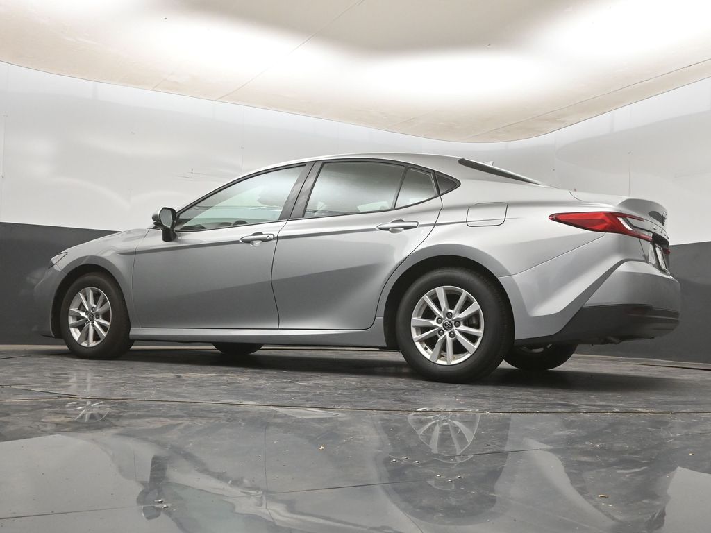 2025 Toyota Camry LE - Photo 18