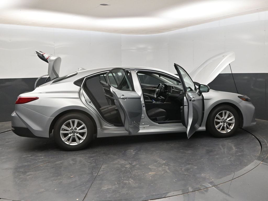 2025 Toyota Camry LE - Photo 33