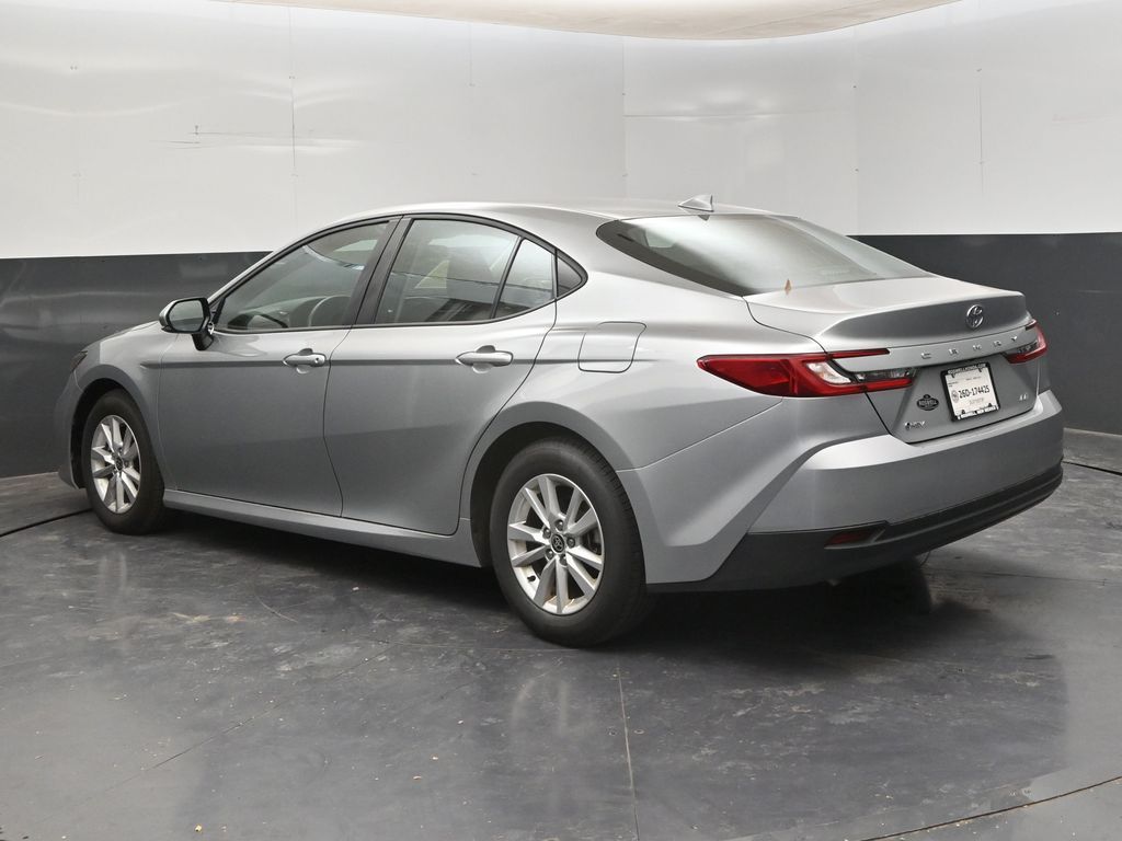 2025 Toyota Camry LE - Photo 6