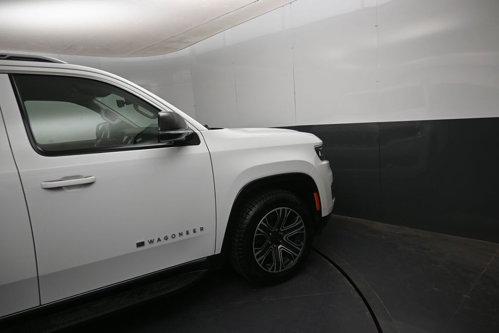 2024 Jeep Wagoneer L Series II - Photo 9