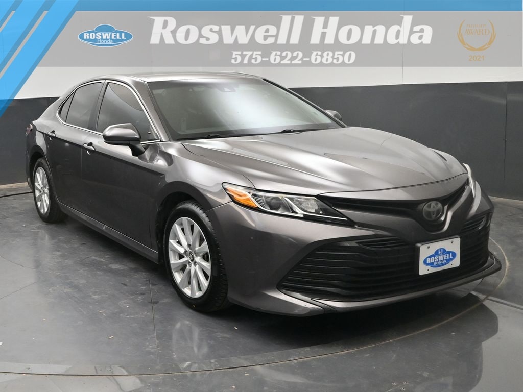 2020 Toyota Camry LE's photo