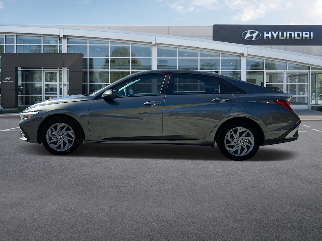 New 2024 Hyundai Elantra SEL Sedan