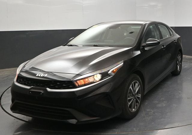 2023 Kia Forte LXS AT's photo