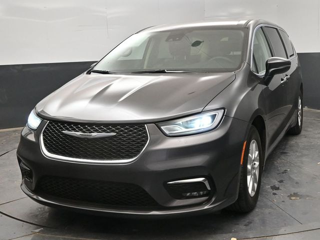 2023 Chrysler Pacifica Touring L's photo