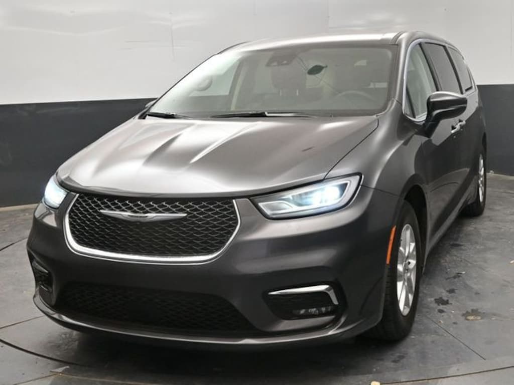 Used 2023 Chrysler Pacifica Touring L Van Passenger Van