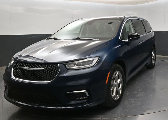 2024 Chrysler Pacifica Limited's photo